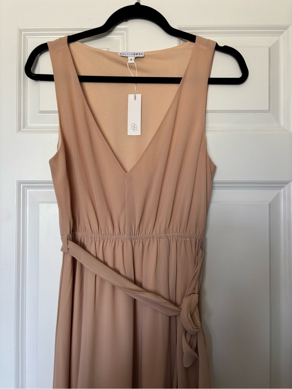 Beige V-Neck Sleeveless Dress